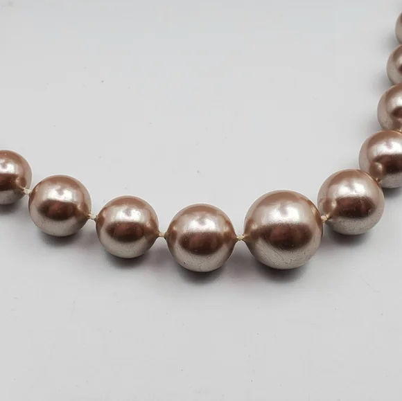 Hand tied Jamaican light‎ mocha pearls necklace N2315